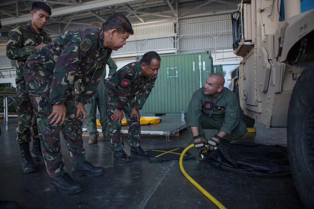 Philippine and U.S. Conduct Low Pressure Extraction Training