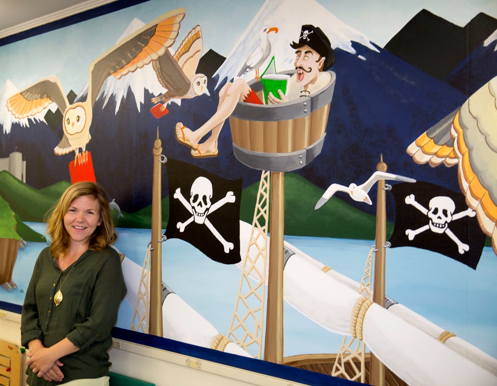 Military spouse paints mural for Camp Lejeune children at library