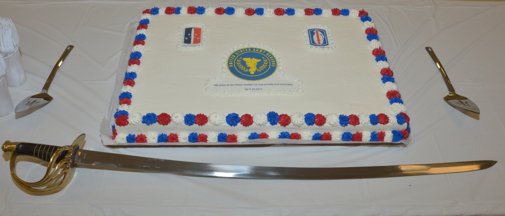 US Army Reserve crest flanked by regimental insignia cake