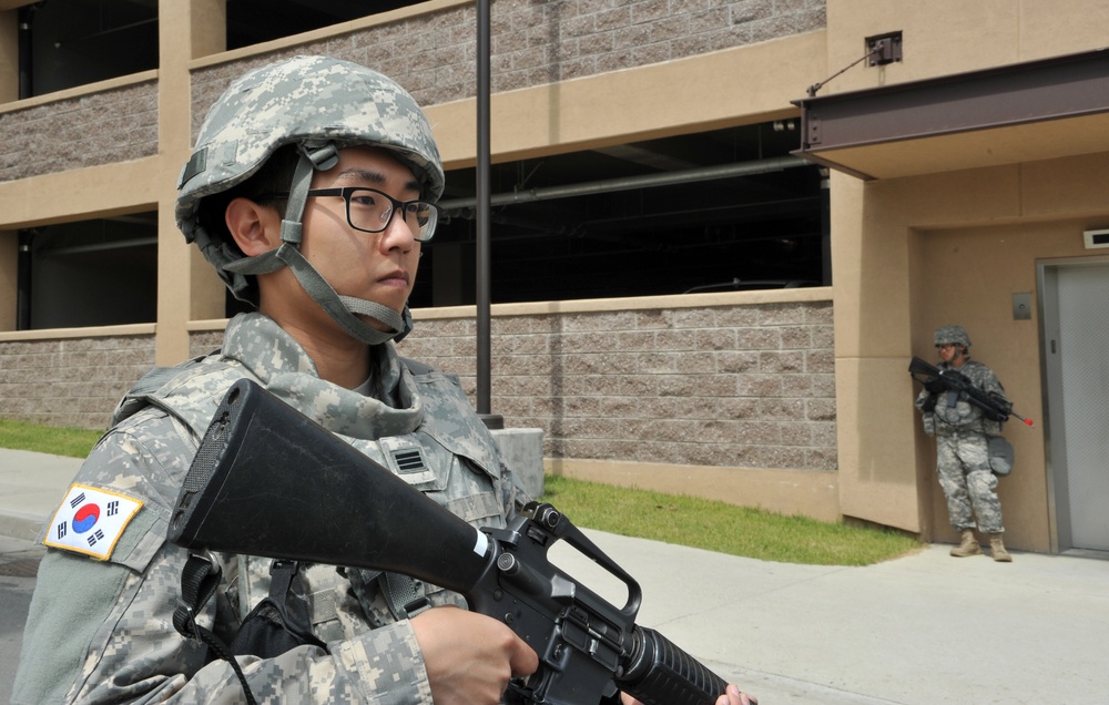 US, ROK armies engage in mock battle