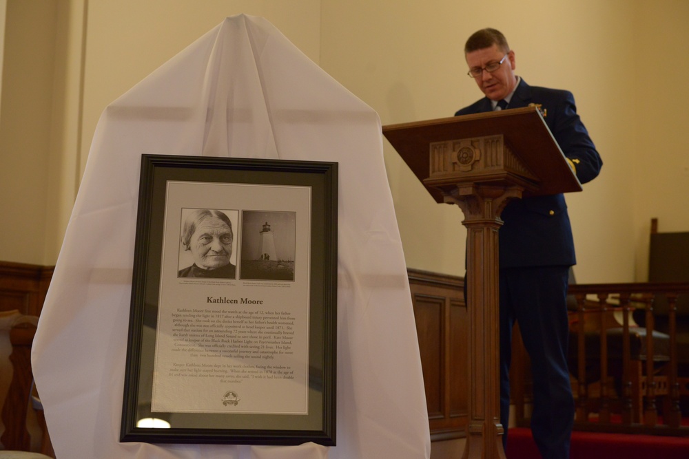 Former lighthouse keeper honored with grave marker