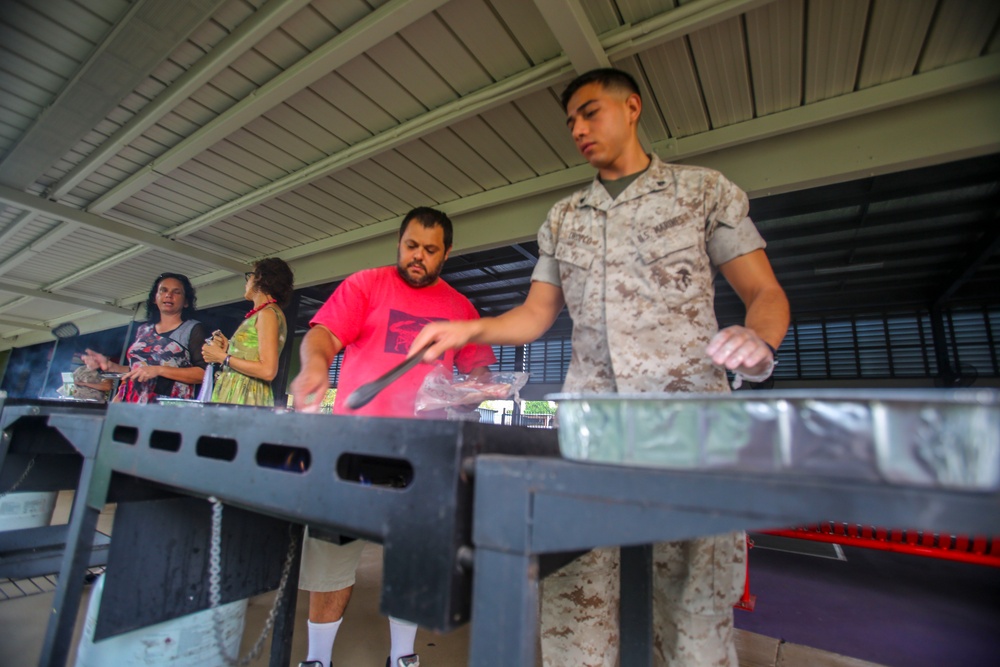 MRF-D Marines cook food for Alawa primary school