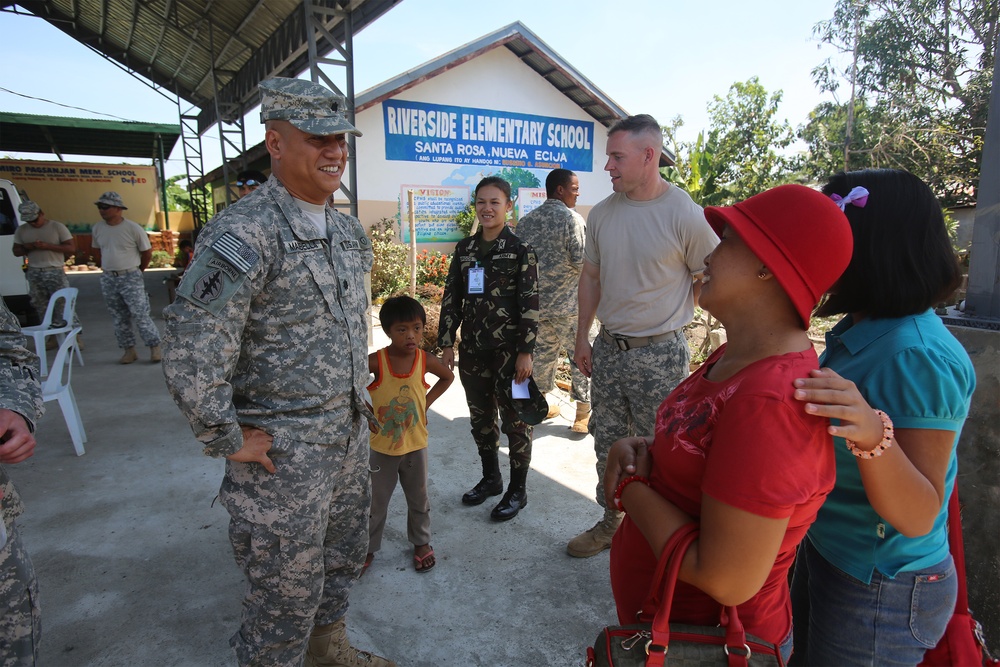 Philippine and U.S. combat engineers develop school and friendships in the Philippines