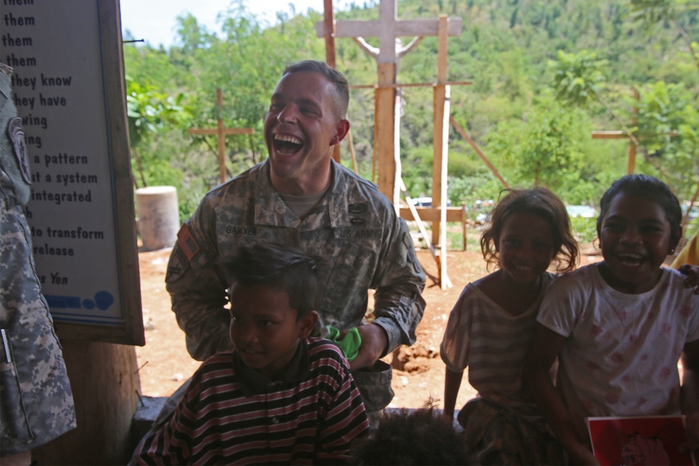 U.S. and Philippine soldiers bond with local tribe during “Bayanihan” as part of BK14