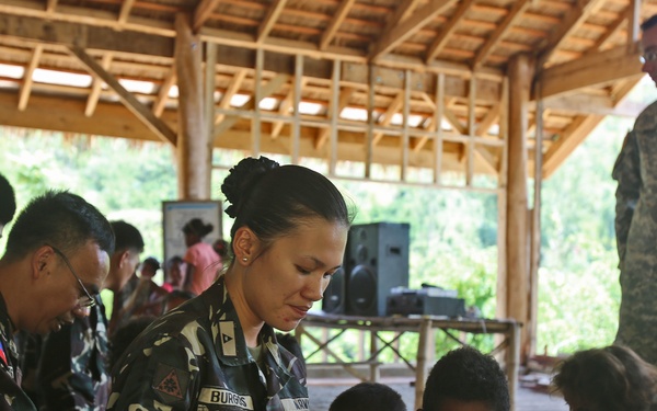 U.S. and Philippine soldiers bond with local tribe during “Bayanihan” as part of BK14