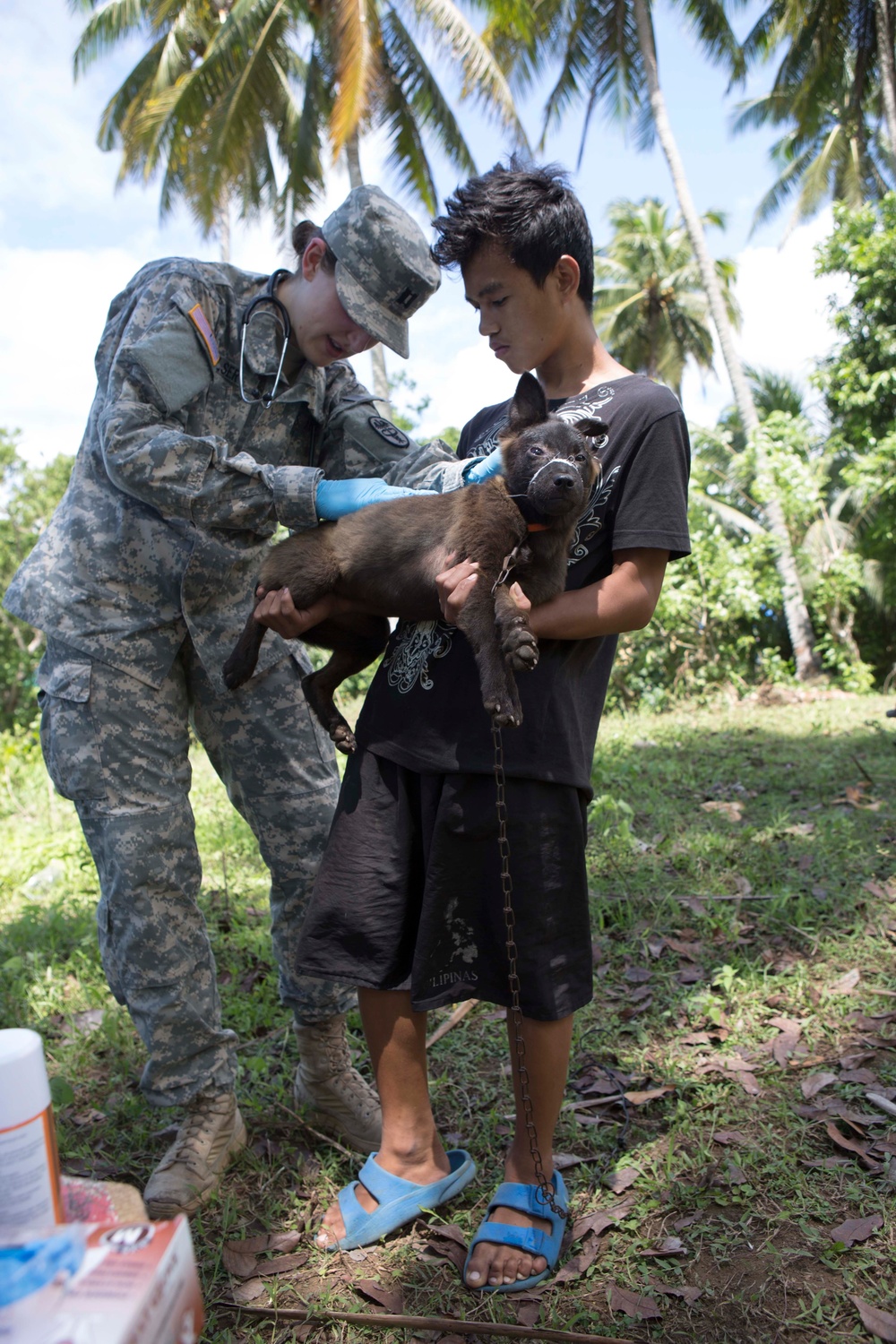 Members of the AFP, Australian Army and U.S. armed forces conduct a cooperative health engagement at Dona Mercedes