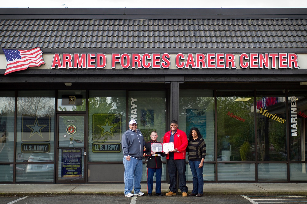 Bellevue football star recognized for participation in Marines’ 2014 Semper Fi Bowl