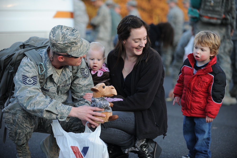 606th Air Control Squadron returns from Iraq