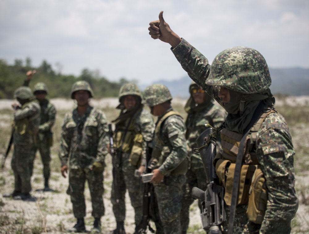 DVIDS - Images - Fire and maneuver with a squad of Philippine Marines ...