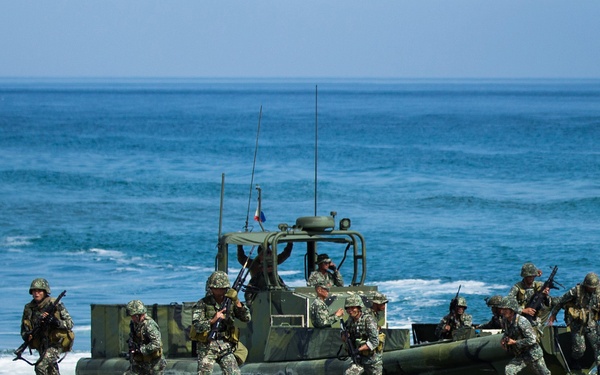 PH, US Marines practice ship-to-shore landings