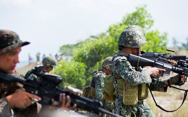 PH, US Marines practice ship-to-shore landings