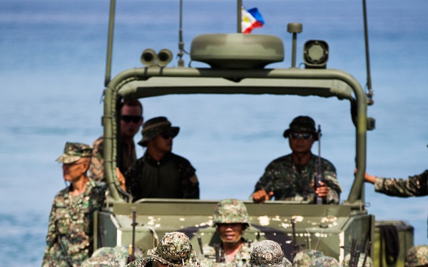 PH, US Marines practice ship-to-shore landings