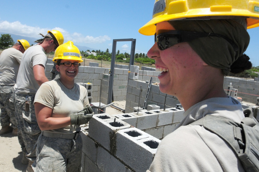 Soldiers and Airmen help Dominican citizens during Beyond the Horizon 2014