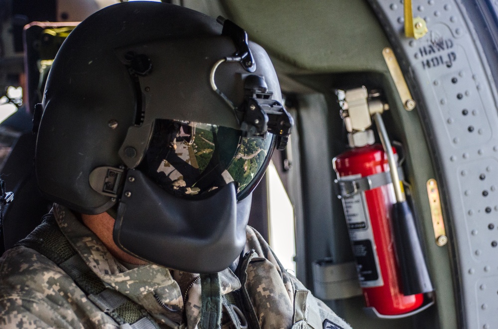 US Army Rangers parachute into Lake Lanier