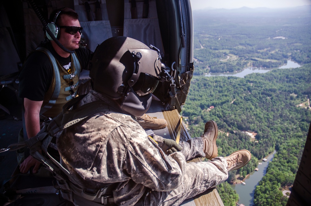 US Army Rangers parachute into Lake Lanier