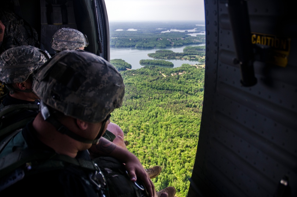 US Army Rangers parachute into Lake Lanier