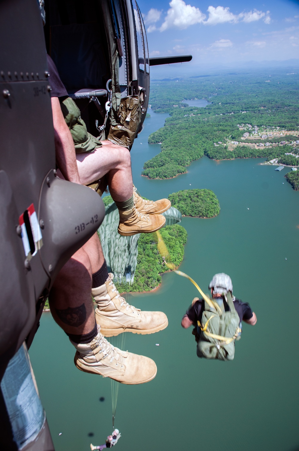 US Army Rangers parachute into Lake Lanier