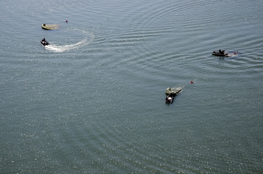 US Army Rangers parachute into Lake Lanier