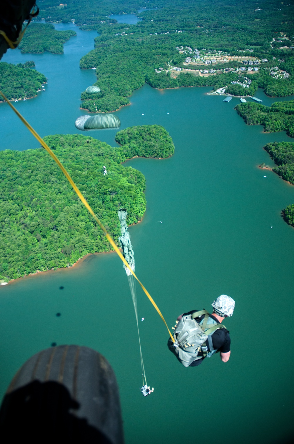 US Army Rangers parachute into Lake Lanier