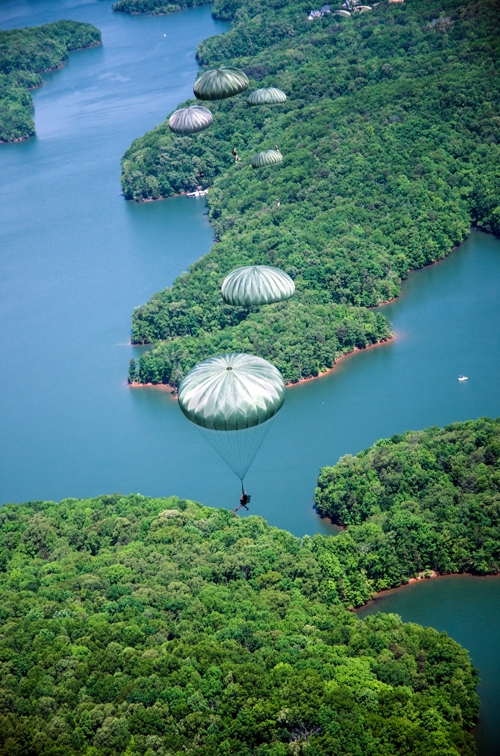 US Army Rangers parachute into Lake Lanier