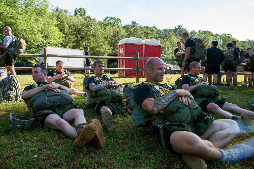 US Army Rangers parachute into Lake Lanier