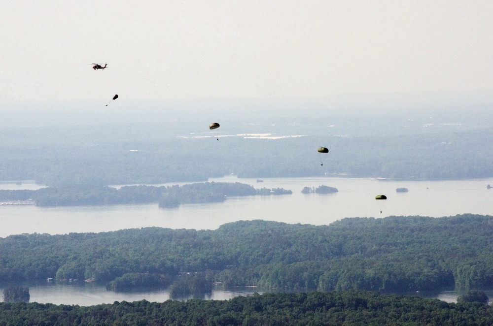 US Army Rangers parachute into Lake Lanier