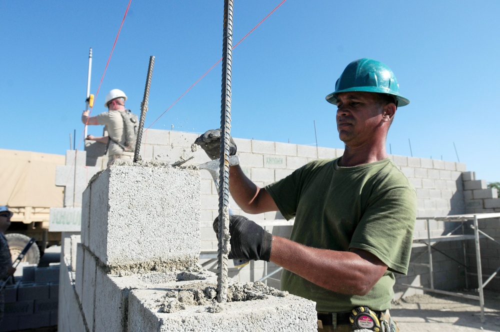 US and Dominican service members help Beyond the Horizon