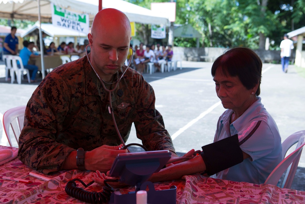 Members of the AFP, Australian Army and U.S. armed forces conduct a cooperative health engagement at Dona Mercedes