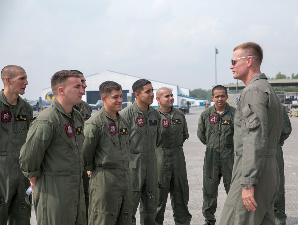 Community invited to explore US, Philippine military aircraft during Balikatan