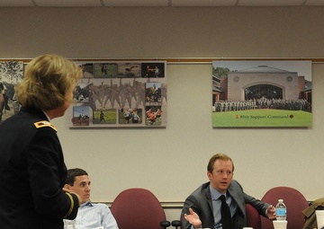Army Reserve discusses its capabilities during congressional group visit