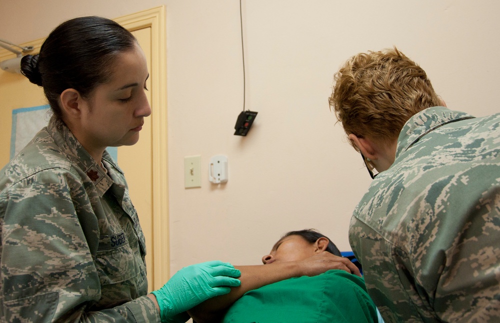 OB/GYN team cares for Belizean women