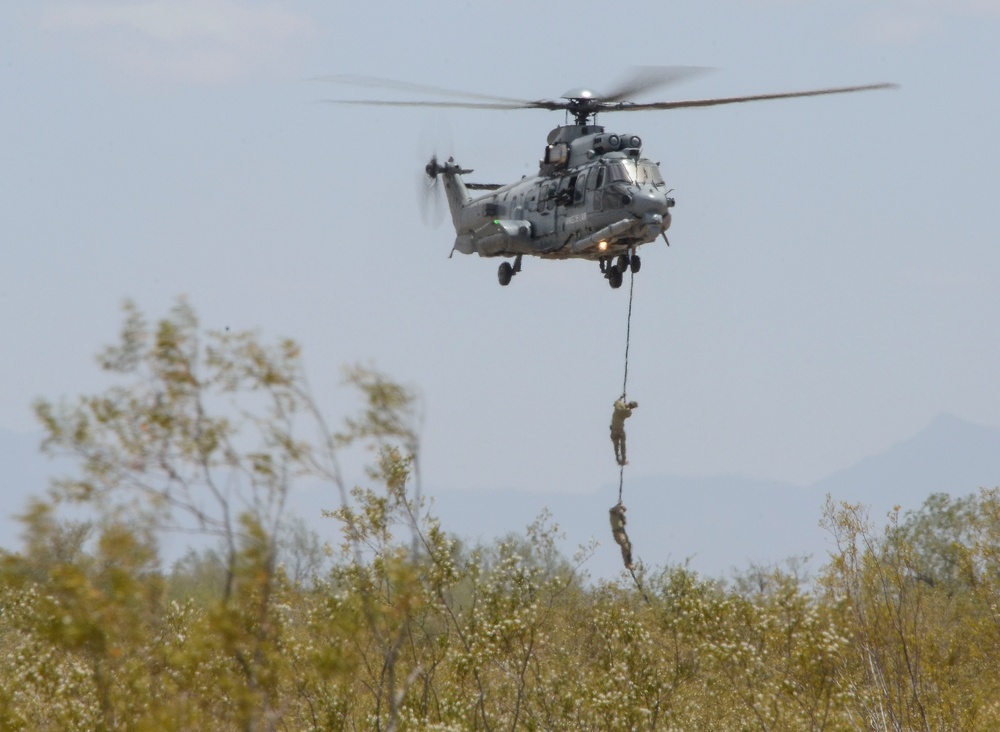 US Army, along with French and Swedish conduct Alternate Insertion Extraction during Exercise ANGEL THUNDER