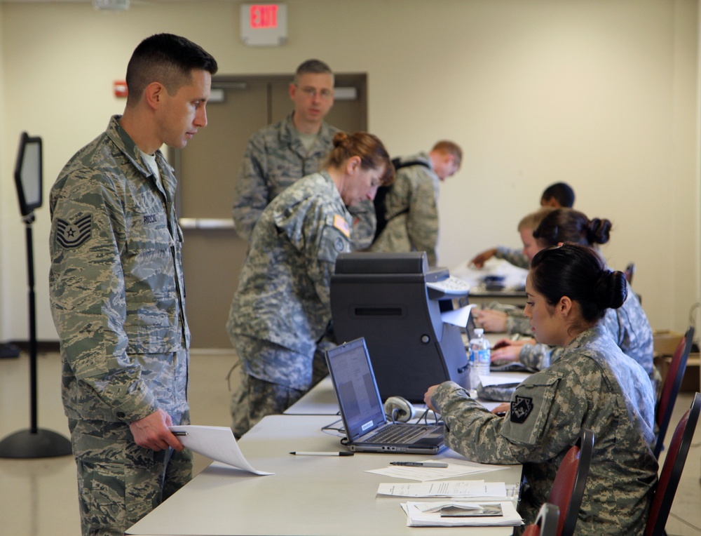 213th PC Soldiers in-process service members for Vigilant Guard 2014