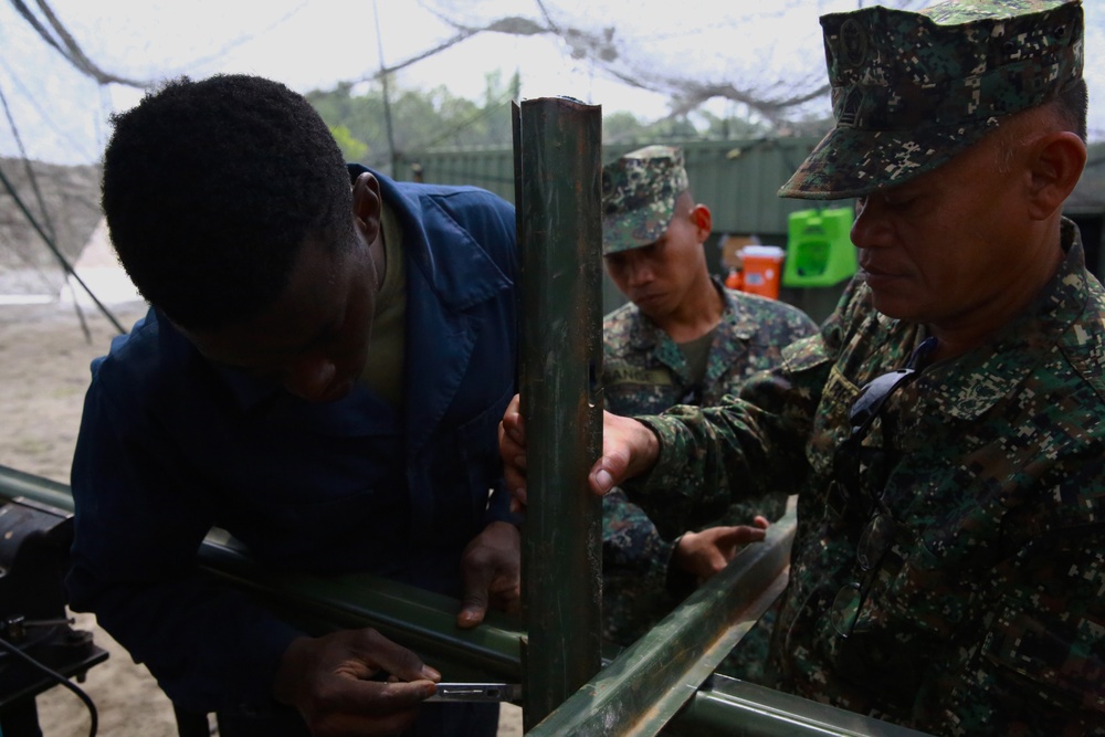 Engineers forge new partnerships, exchange knowledge during Balikatan 2014