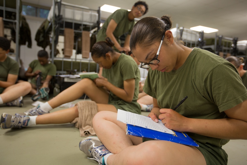 Marine recruits end training days with hour of downtime on Parris Island