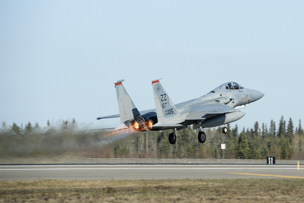 Red Flag 14-1 participants take off