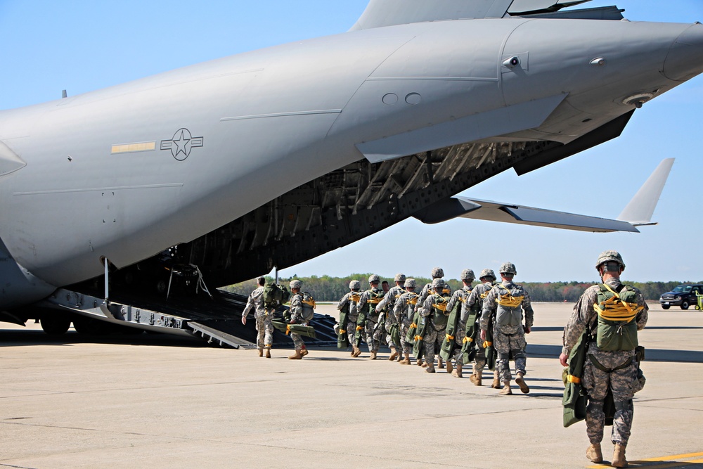 404th Civil Affairs Battalion (Airborne) Soldiers Soar at 2014 Joint Base Air Show.