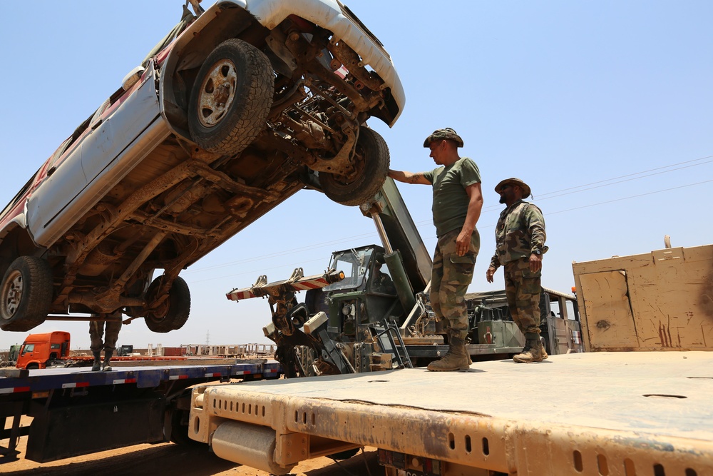 22nd MEU Marines, French soldiers prepare firing range targets