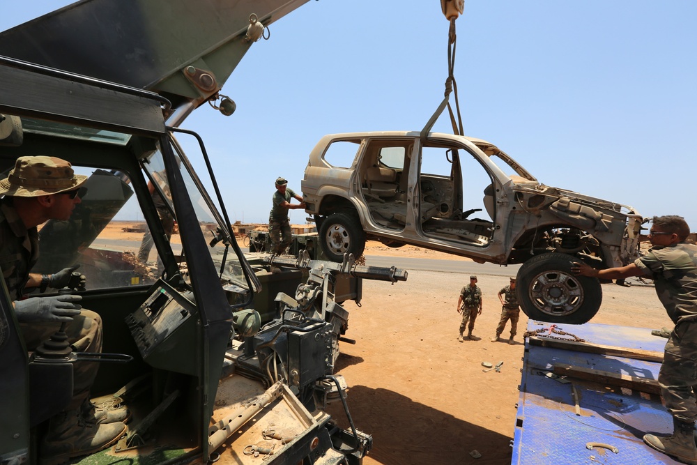 22nd MEU Marines, French soldiers prepare firing range targets