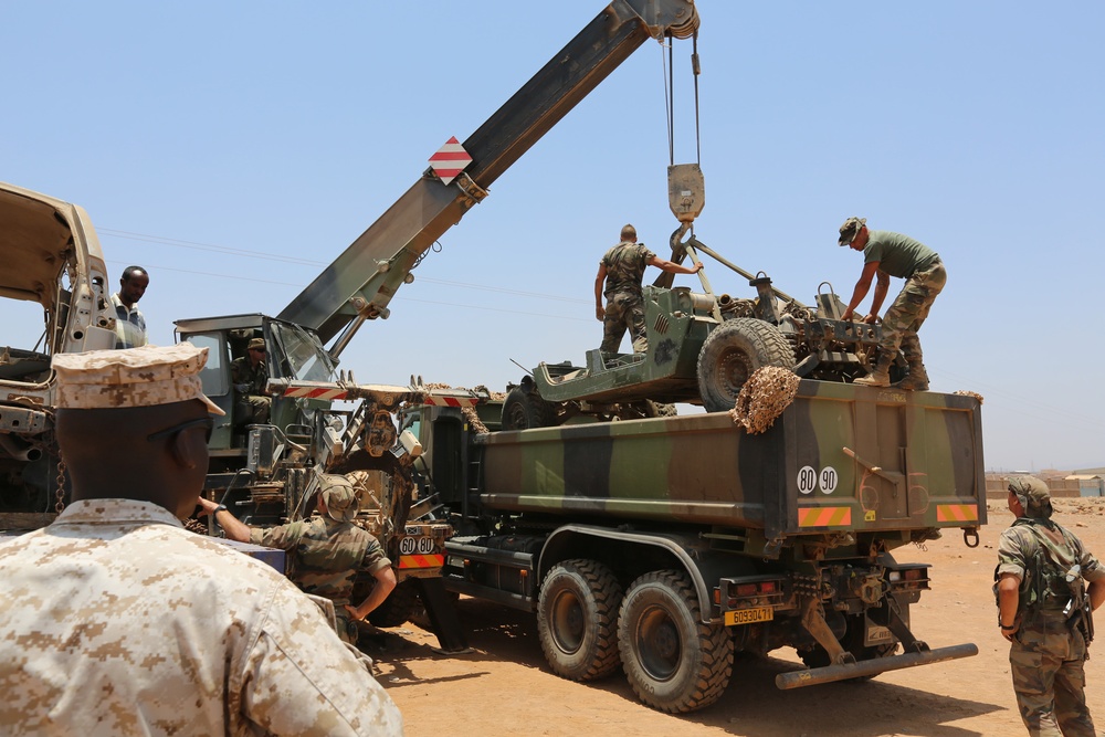 22nd MEU Marines, French soldiers prepare firing range targets