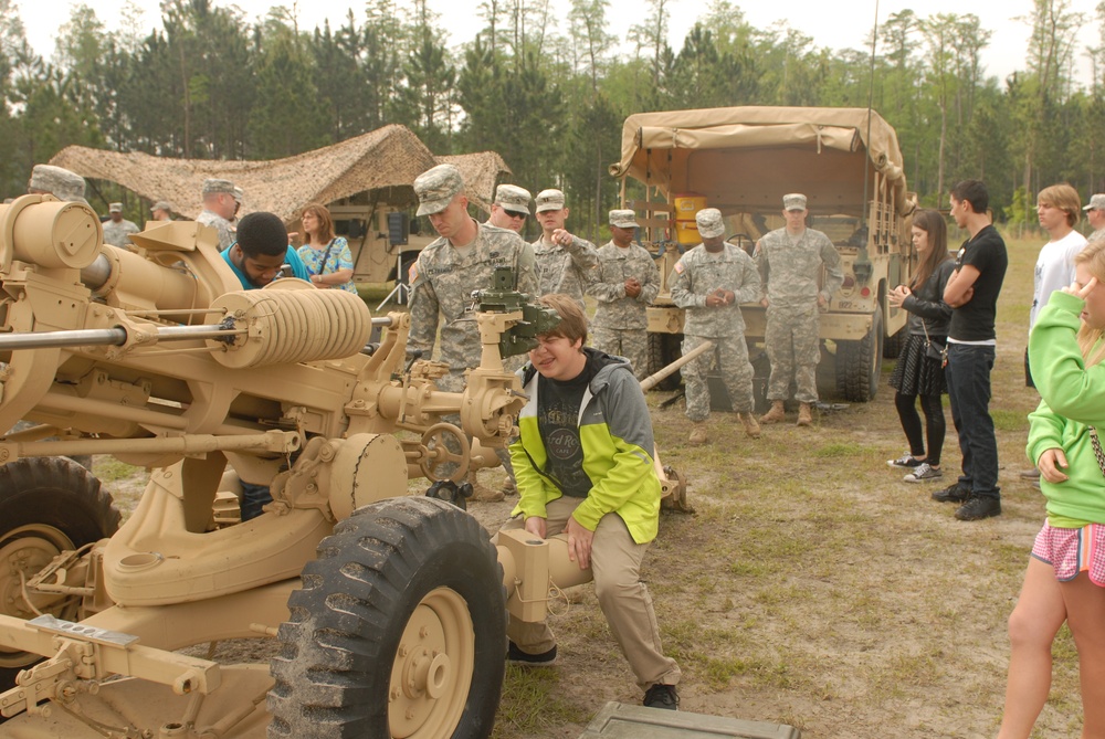 Patriot soldiers show students mathematical side of combat