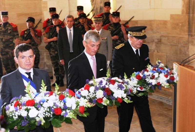 Army Secretary McHugh thanks French townspeople for their role in return of Unknown Soldier