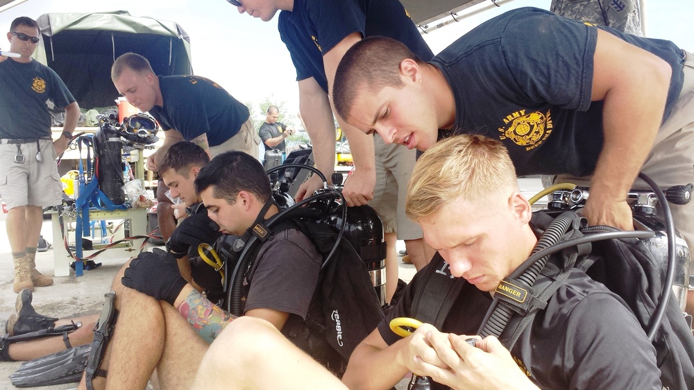 Army divers complete underwater salvage exercise