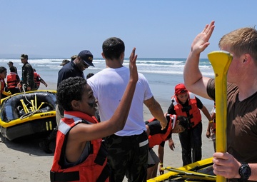 San Diego Students Train With Navy SEALs