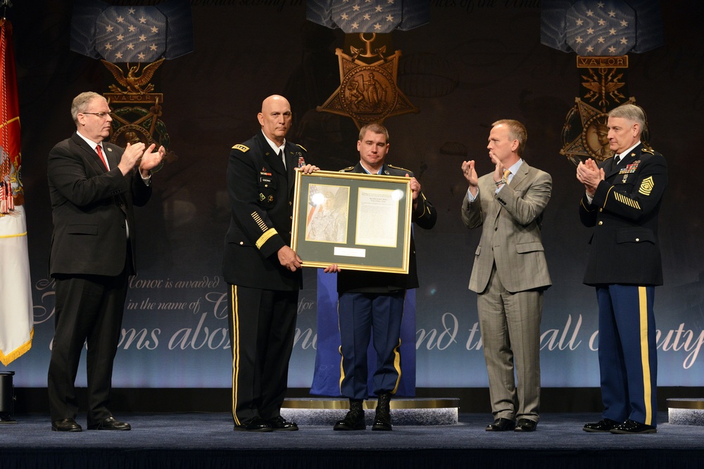 Medal of Honor recipient Kyle White inducted into Pentagon Hall of Heroes