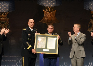 Medal of Honor recipient Kyle White inducted into Pentagon Hall of Heroes