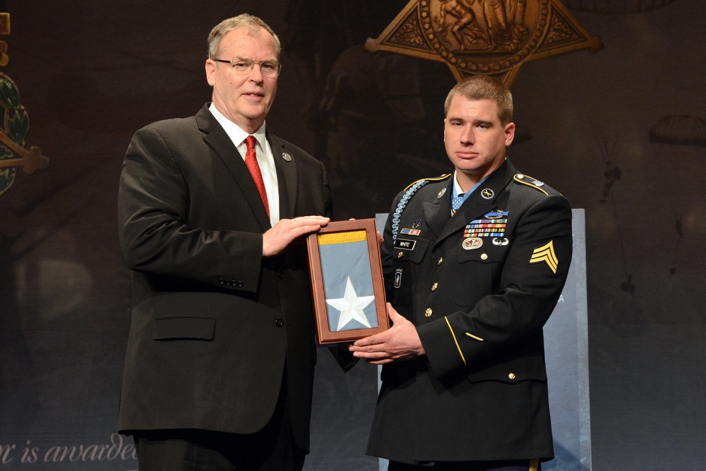 Medal of Honor recipient Kyle White inducted into Pentagon Hall of Heroes