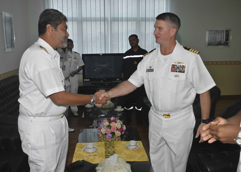 US Navy, Royal Malaysian Navy officers meet