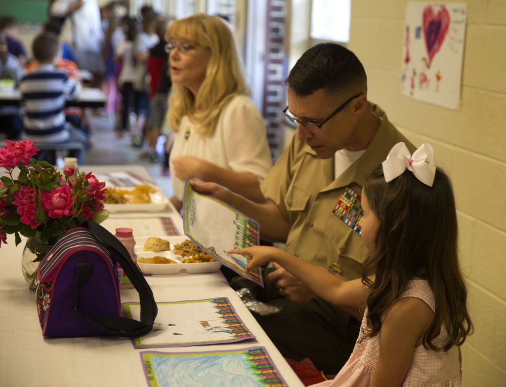 All-American Family Night winner enjoys grand prize, MCIEAST CG visits military child for lunch