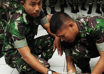 Hawaii Army Guardsmen exchange more than military expertise with Indonesian army NCOs